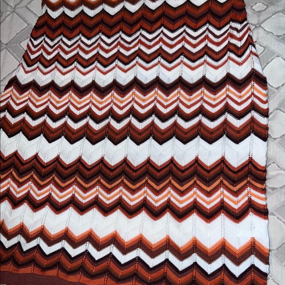 Wave Pattern Mini Halter Dress - Picture 4 of 6